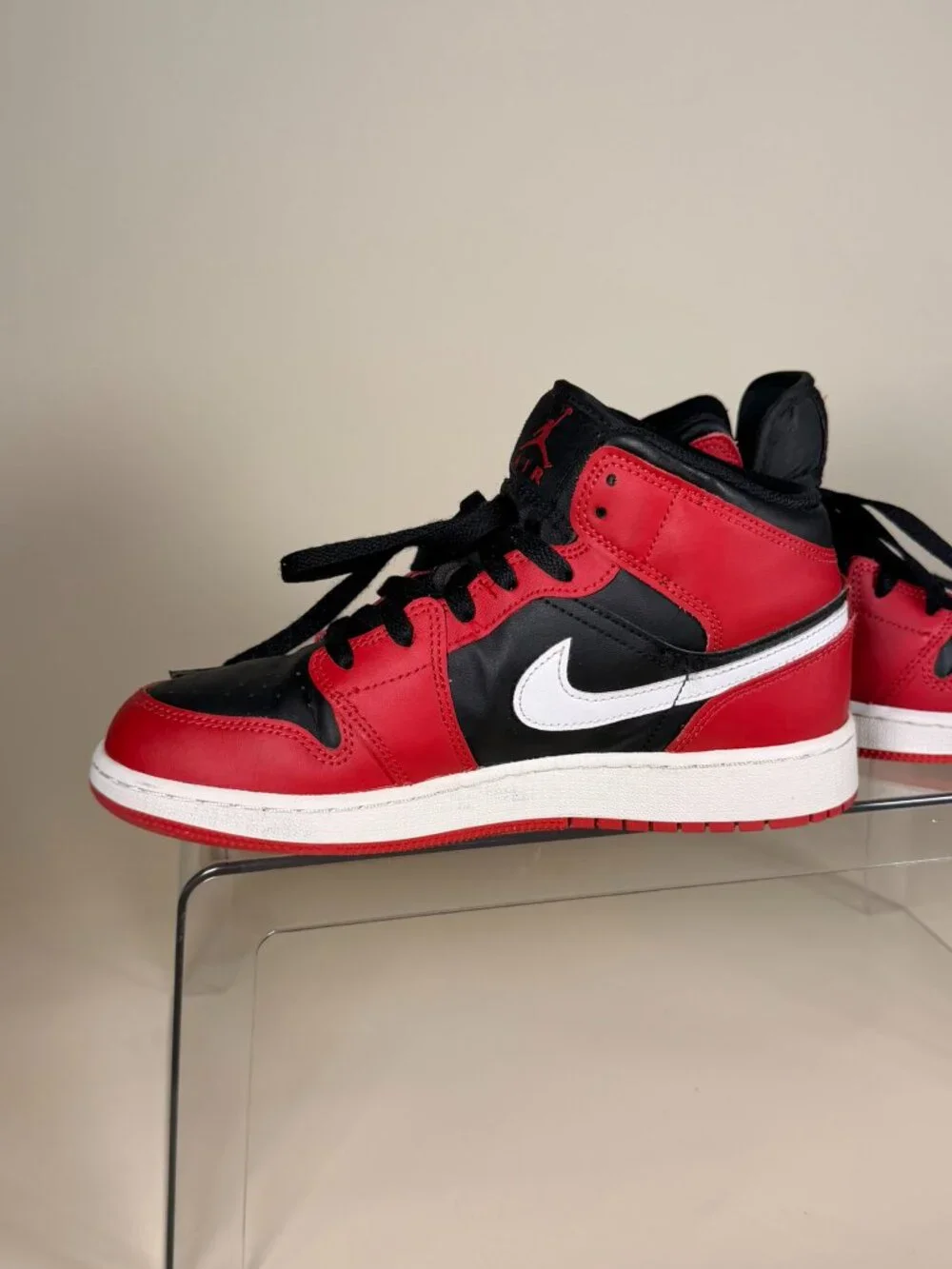 Air Jordan 1 Mid Bred Toe GS Sneakers Kids Size 6Y
